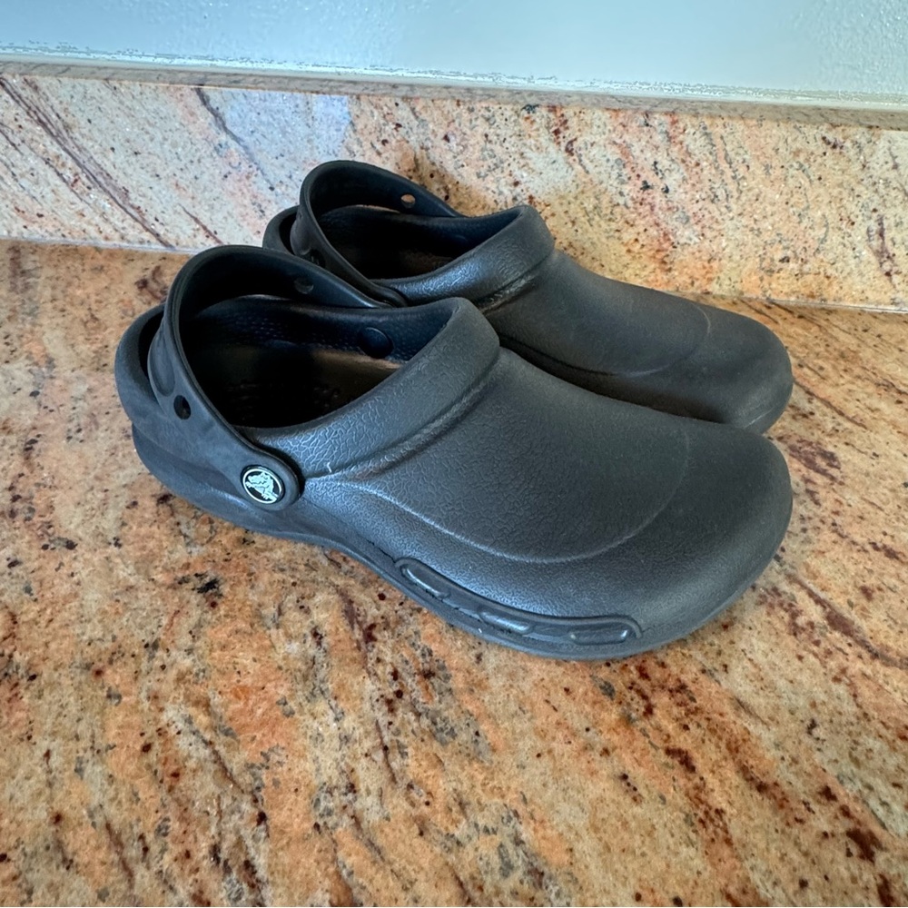 CROCS Women’s Size 6 Black Clogs